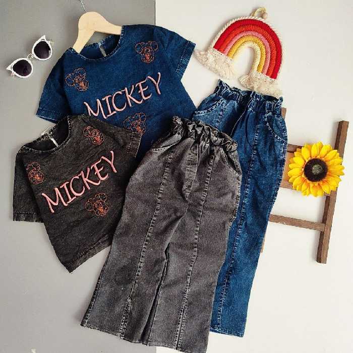 کراپ شلوار بوتکات جنس  لی خوی ضخامت متوسط و اصلا گرم نیست.4 سایز داره و مناسب حدود 5 تا 8 سال