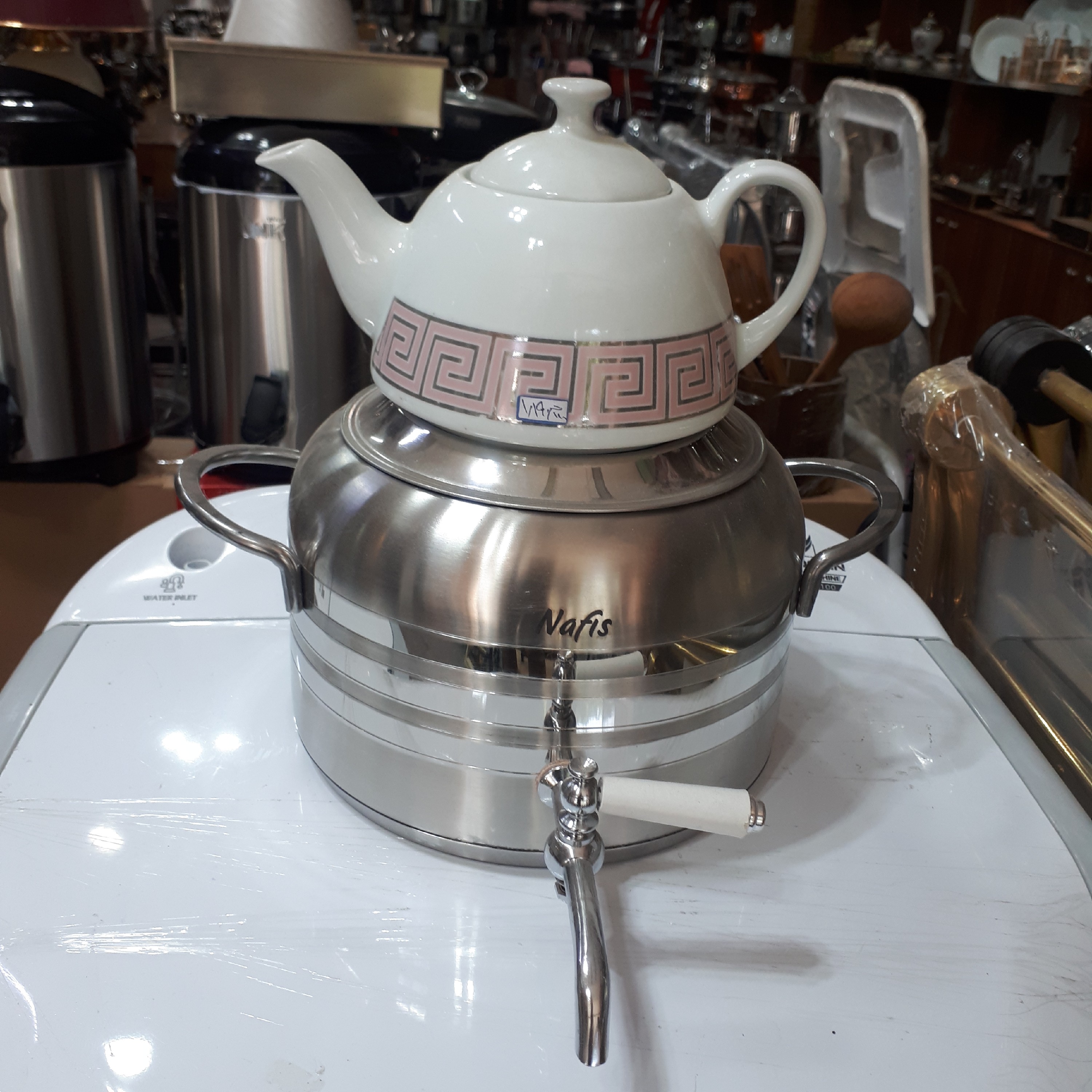 کتری قوری شیردار کف چدن مارک نفیس طرح ترک دسته استیل کیفیت عااالی 