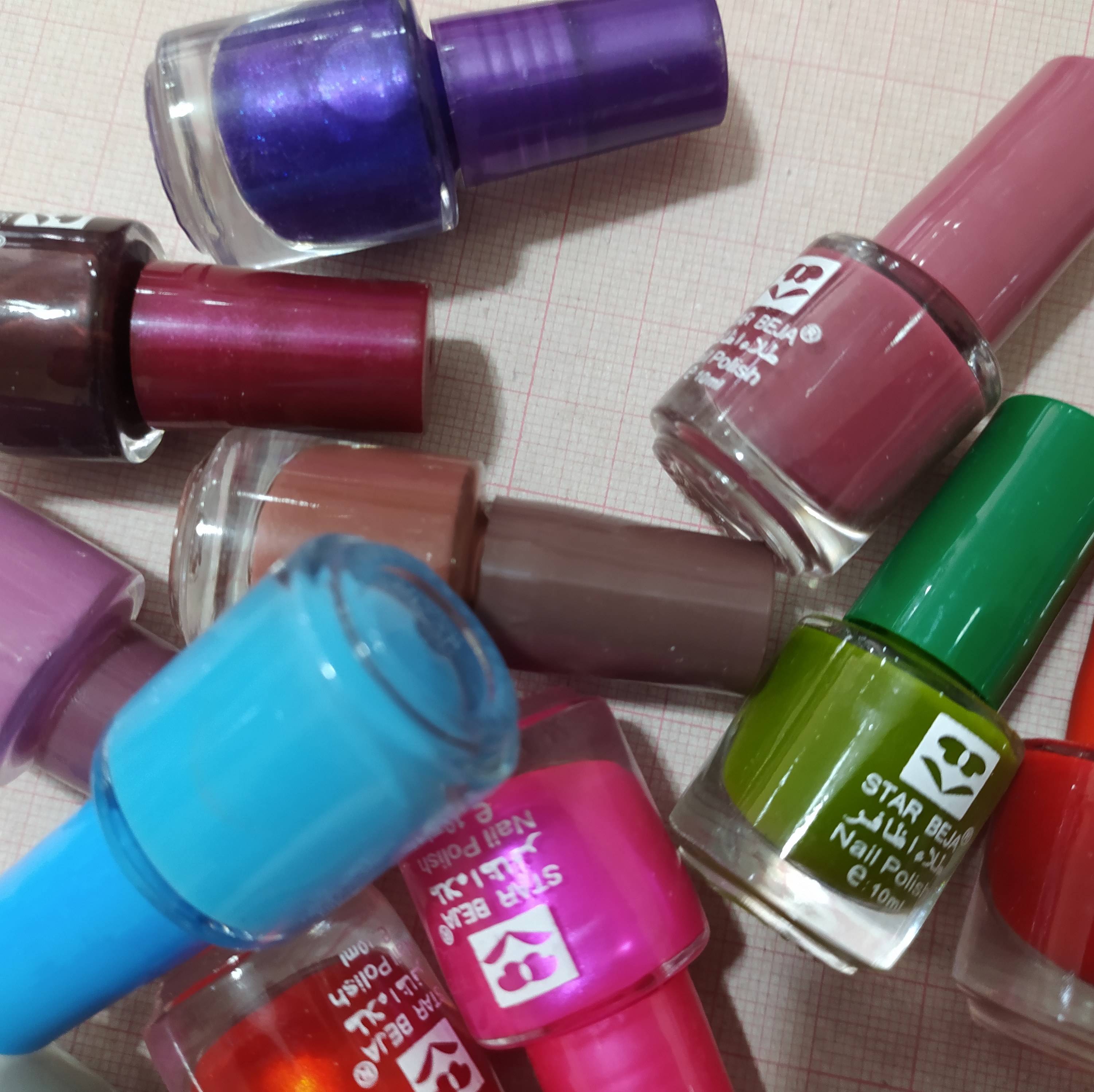 لاک ناخن 12 عددی شامل 12 رنگ متفاوت