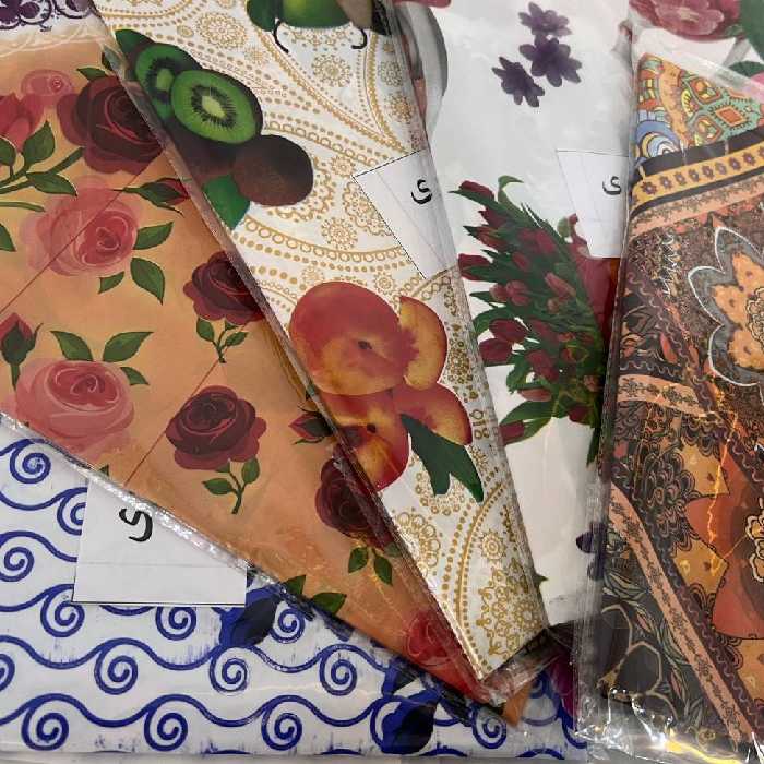 سفره پلیمری 6 نفره ضخیم با ضخامت حدود دو برابر سفره های معمولی طرح دار مشما وارداتی
مدل 4 نفره هم موجود می باشد
دارای طر