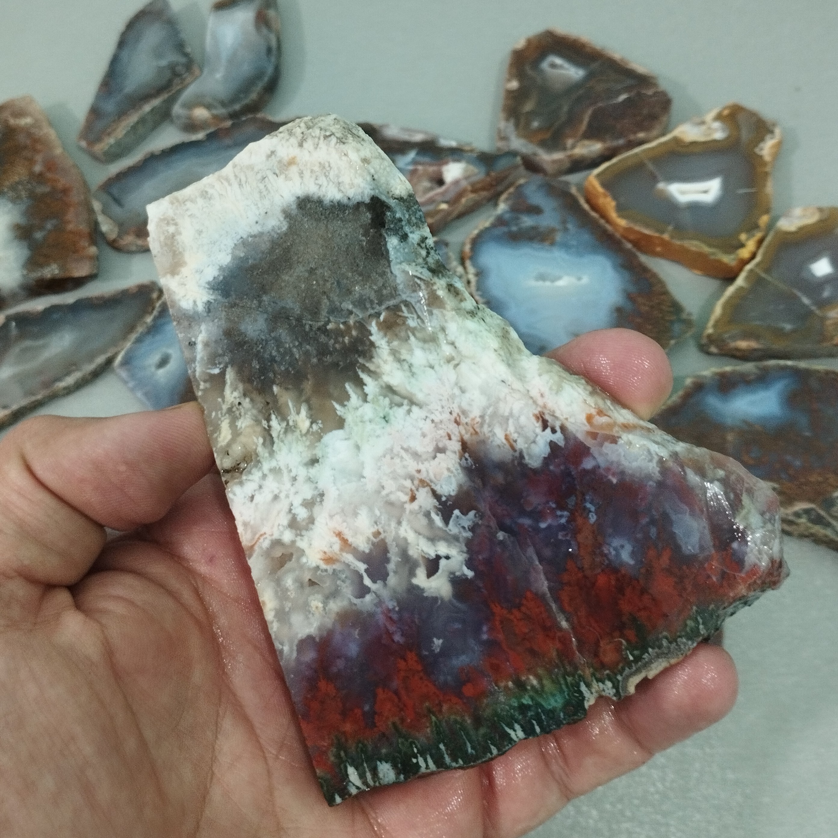 اسلایس گوهر سنگ شجر آتشین قد 11سانتیمتر پهنا 8سانتیمتر 