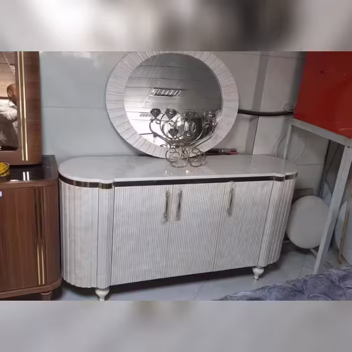 کنسول و اینه 