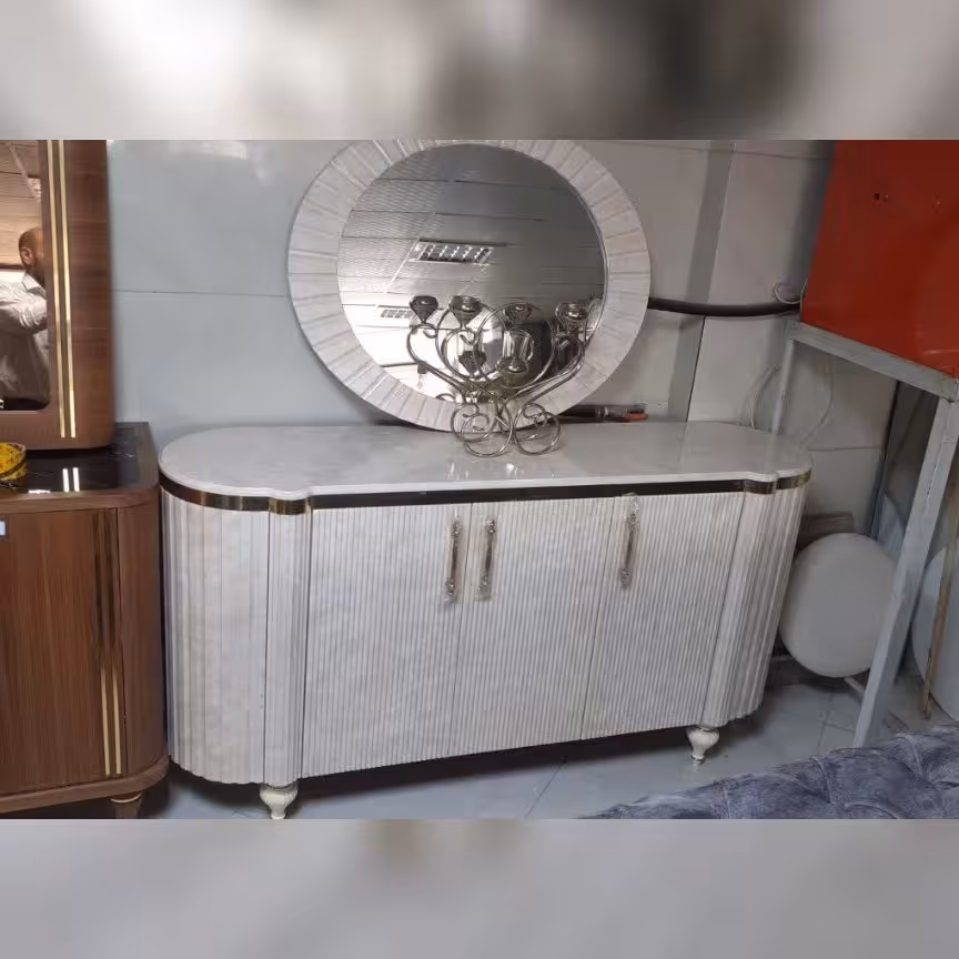 کنسول و اینه 