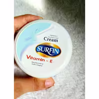 کرم مرطوب کننده سورفین اقتصادی کرم دست و صورت نرم کننده با خاصیت شفاف کنندگی کرم surfin کرم مرطوب کننده کاسه ای ویتامینE