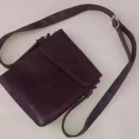کیف دوشی (مدل پستچی)دوخته شده باچرم طبیعی (بُز).کاملا دست دوز .برش بالیزر