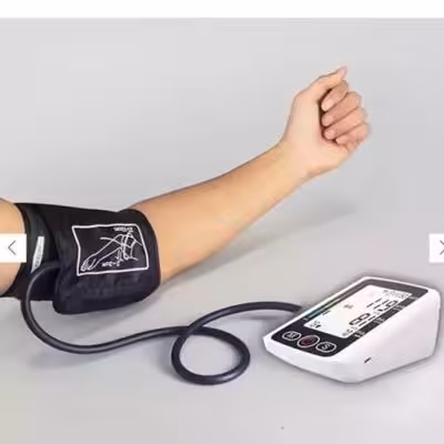 فشارسنج صفحه بزرگ دیجیتال بازویی با برق و باتری