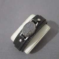 دستبند چرم طبیعی حکاکی دستی صلوات