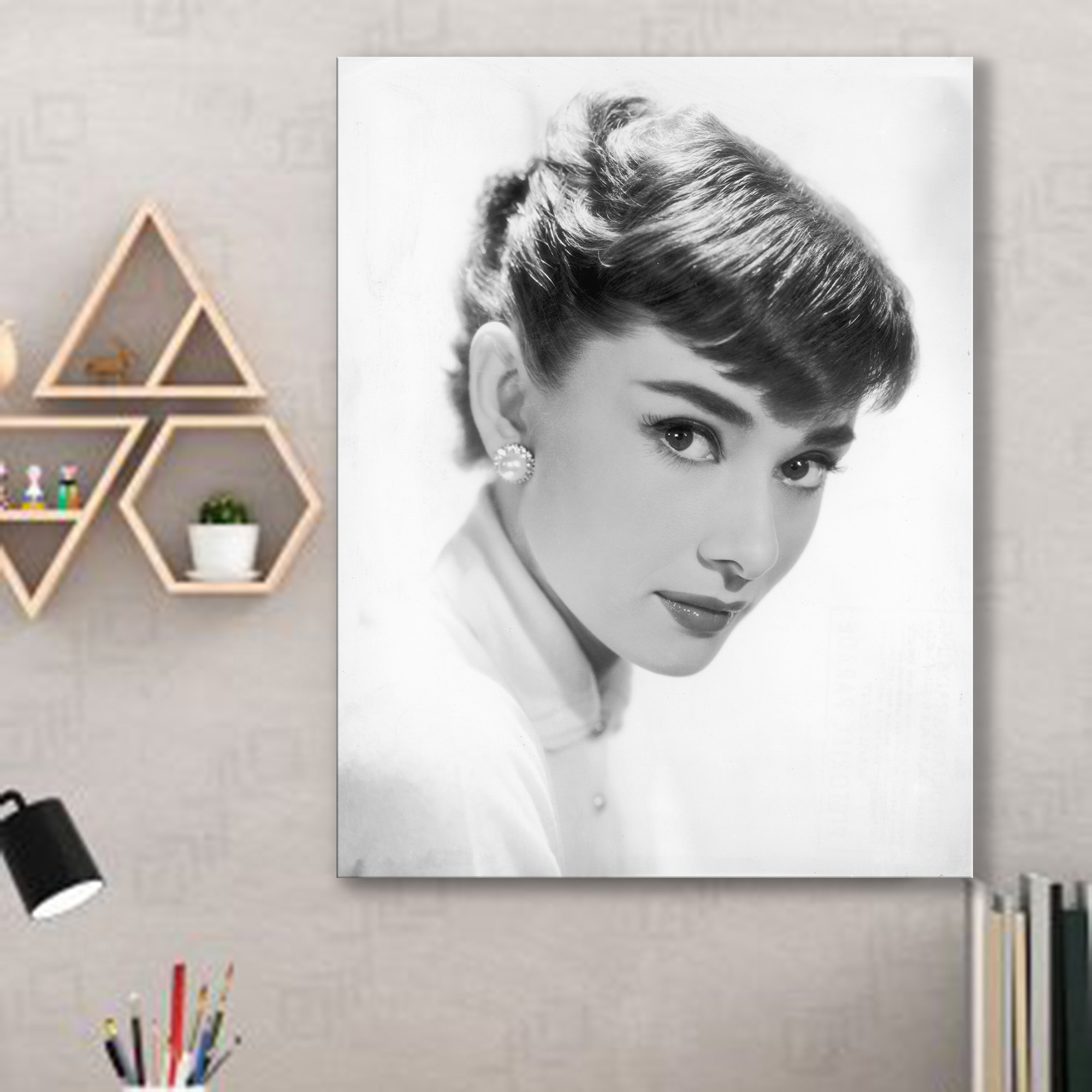 تابلو شاسی طرح آدری هپبورن کد CH66