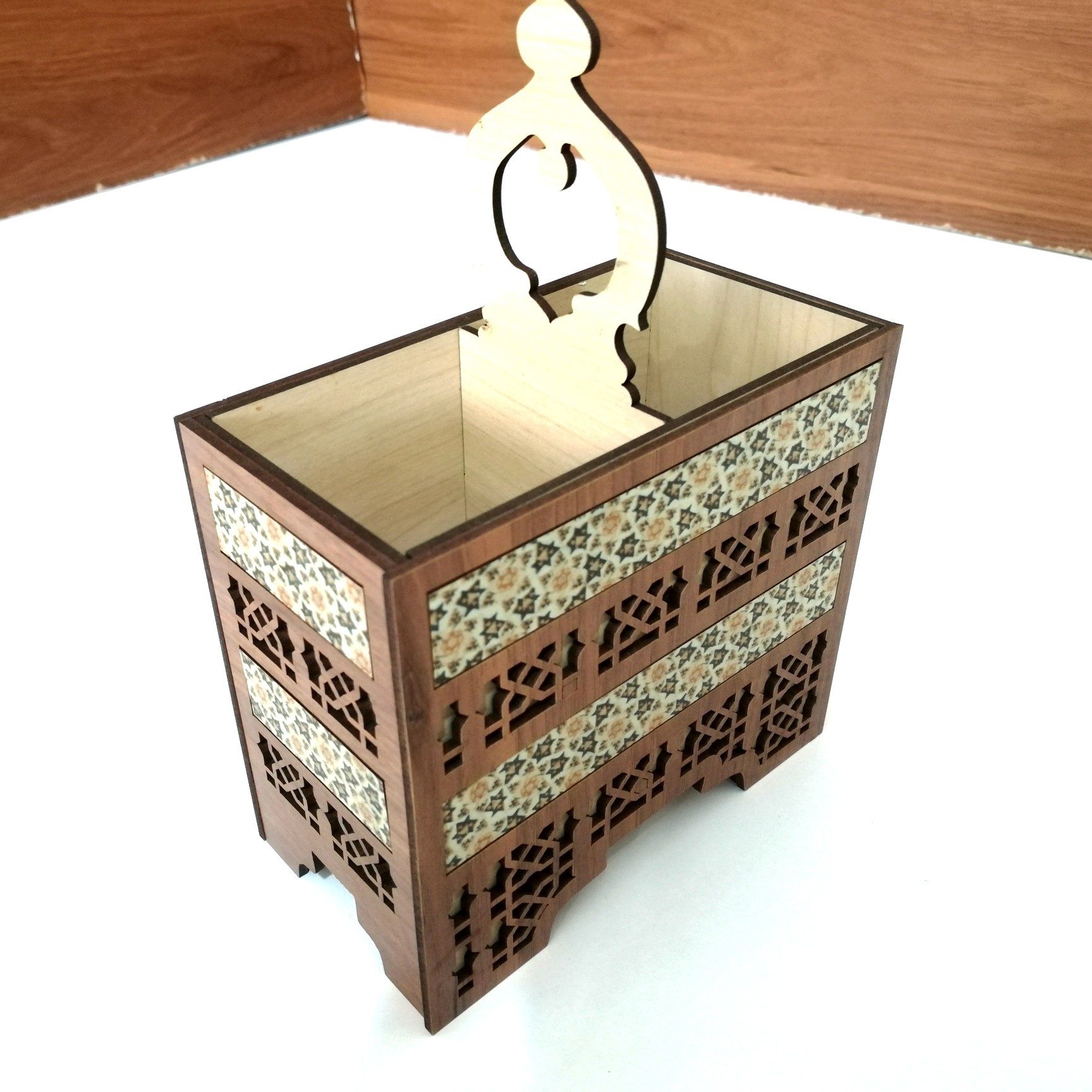 جاقاشق و چنگال پایه دار 