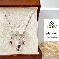 نیم ست نقره همراه با زنجیر   کاملا  مشابه طلا  با عیار 925  مناسب برای کادو و هدیه دارای فاکتور معتبر و ارسال رایگان 