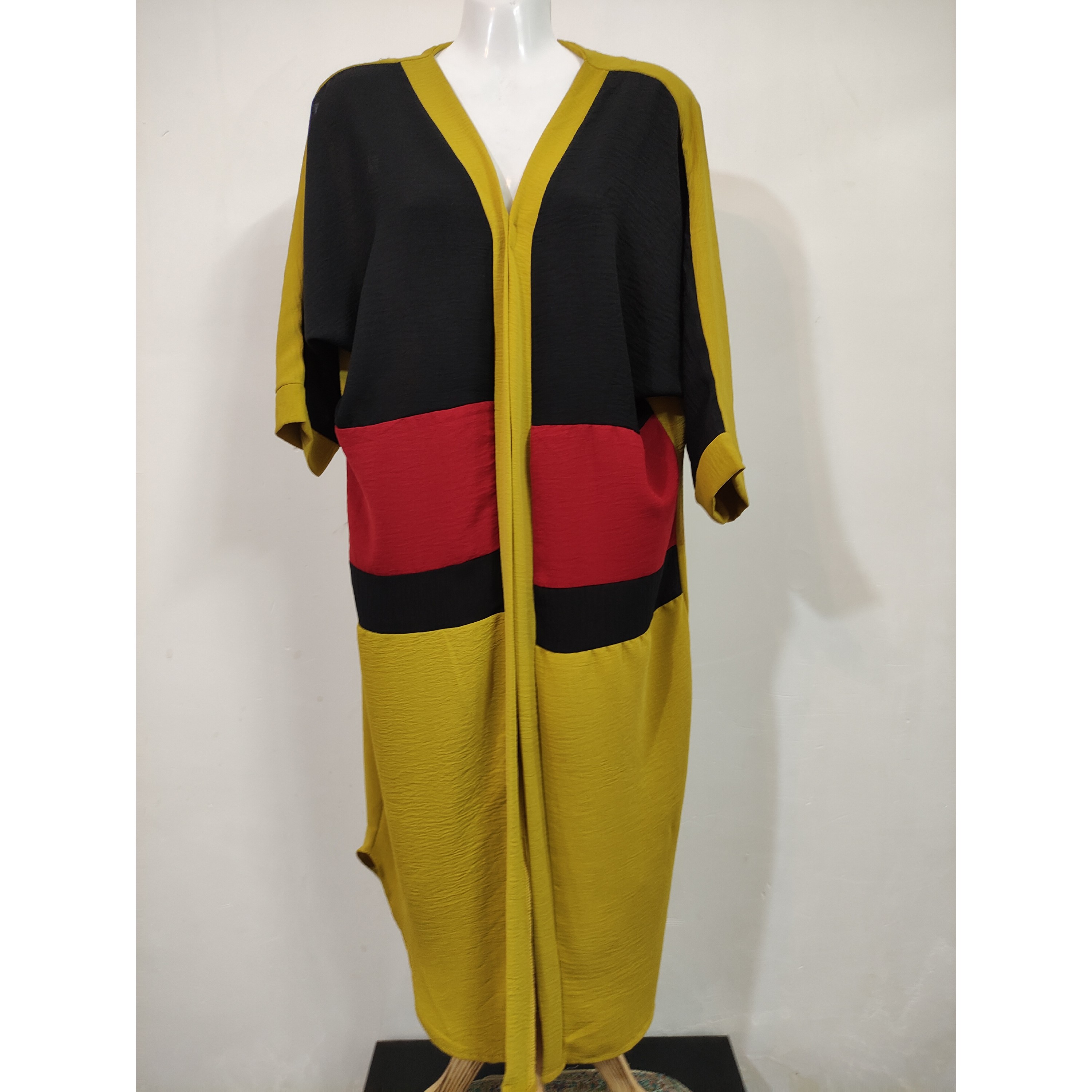 مانتو زنانه بلند جنس ابروبادی گرم بالا فری سایز 38 تا 46