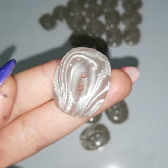  دکمه لباس شیشه ای رنگ طوسی بزرگ بسته 7 عددی 