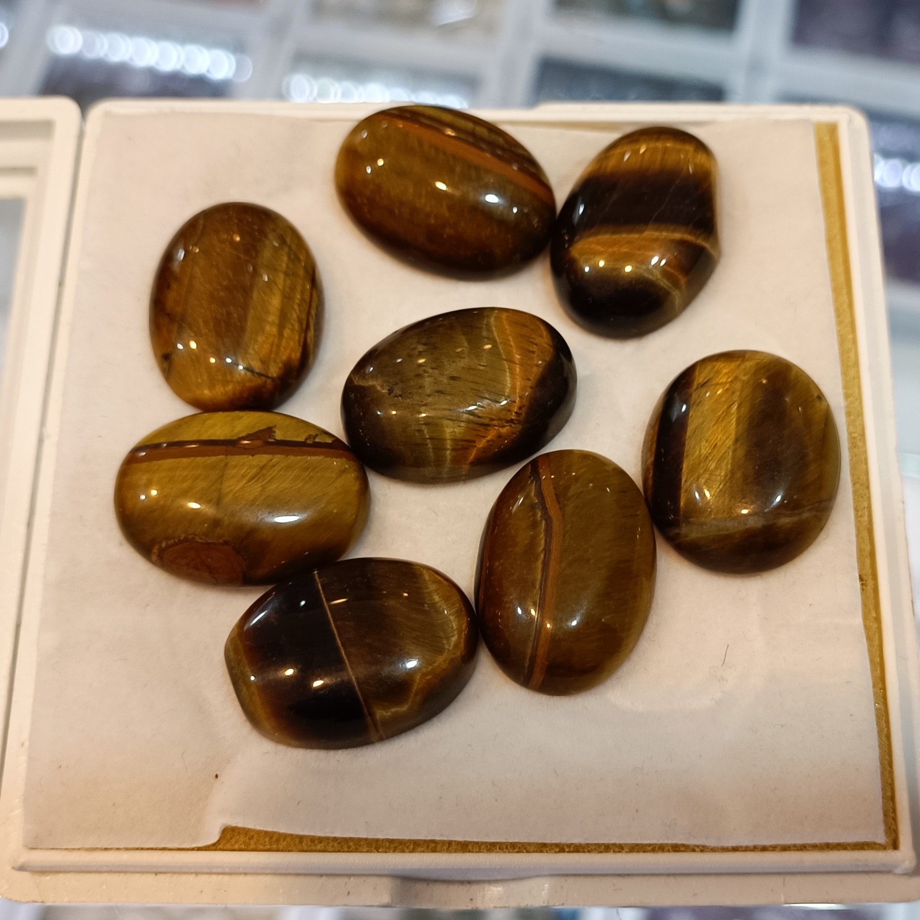 نگین چشم ببری با کیفیت و زیبا  یا سنگ چشم ببری(  مناسب انگشتر. انگشتر نقره. گردنبند و... ) .