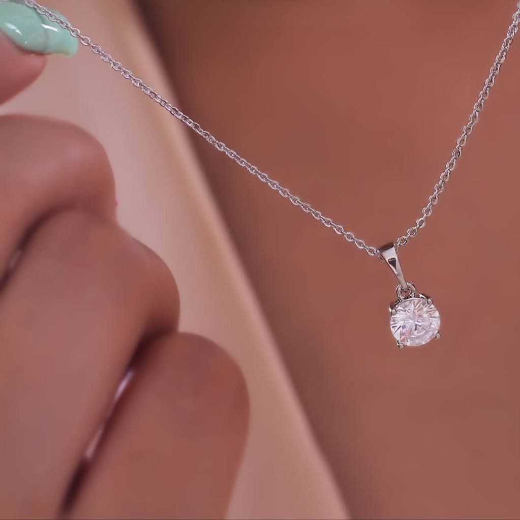 پلاک کد11755ژوپینگxuping.نگین اتمی.آبکاری طلا.رنگ ثابت.ضدحساسیت.بدون زنجیر 