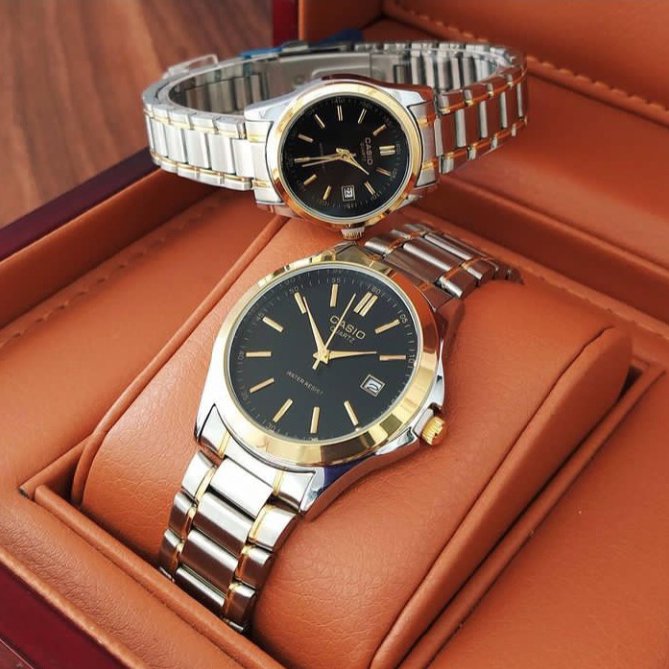 ساعت ست مردانه زنانه کاسیو CASIO تقویم دار داخل صفحه و پشت ساعت هم حک شده ژاپن ضد اب ارسال رایگان با جعبه و باتری