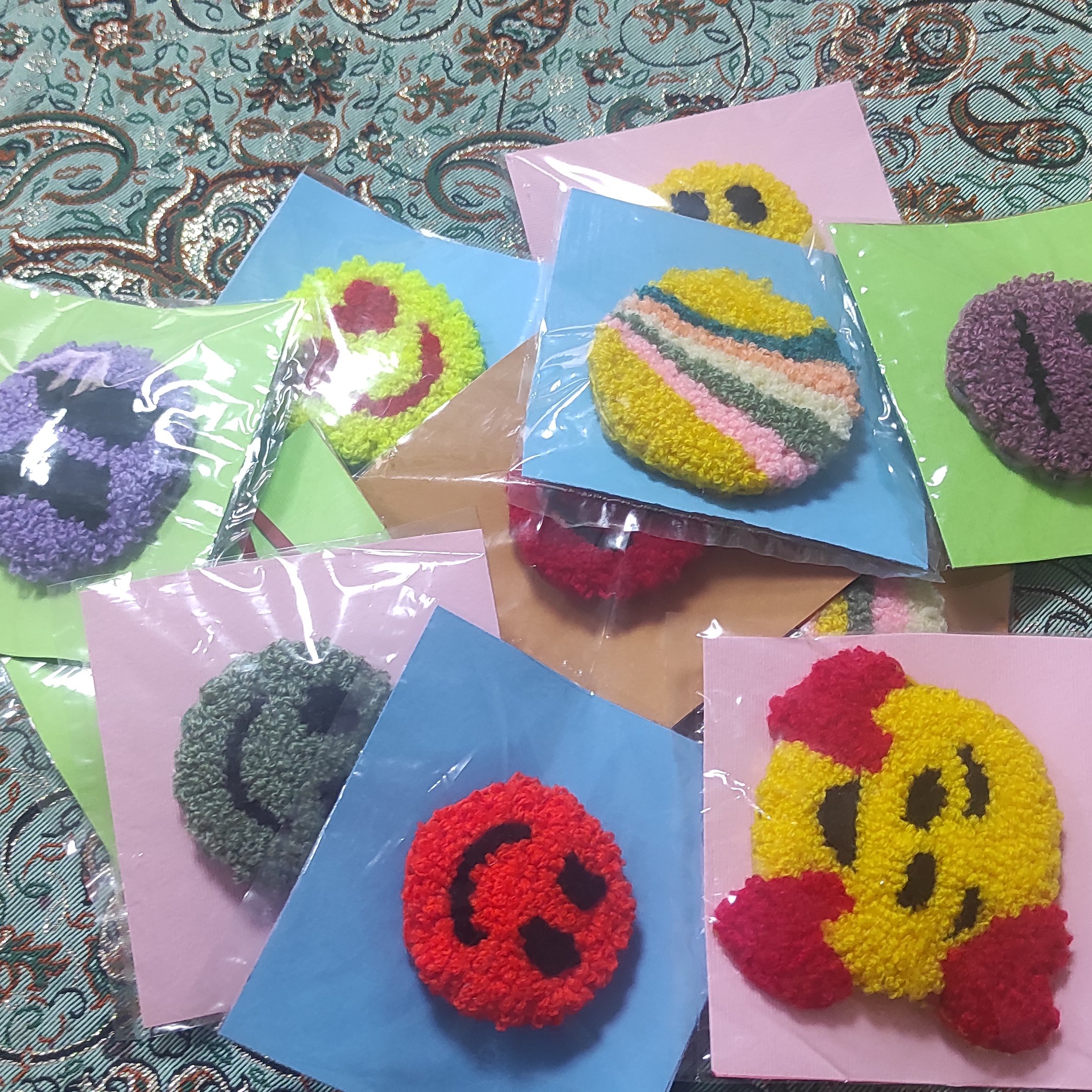 انواع پیکسل در طرح رنگ و سایز های مختلف طرح فرشینه بافی یا شبه قالی 