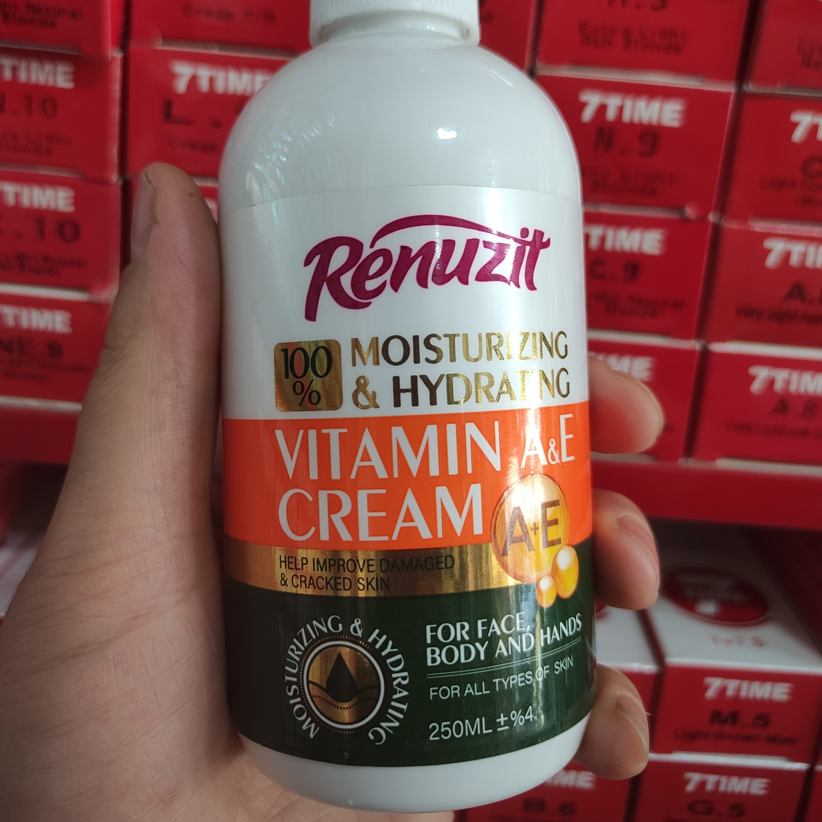 کرم آبرسان و مرطوب کننده حاوی ویتامین AوE حجم 250میل 