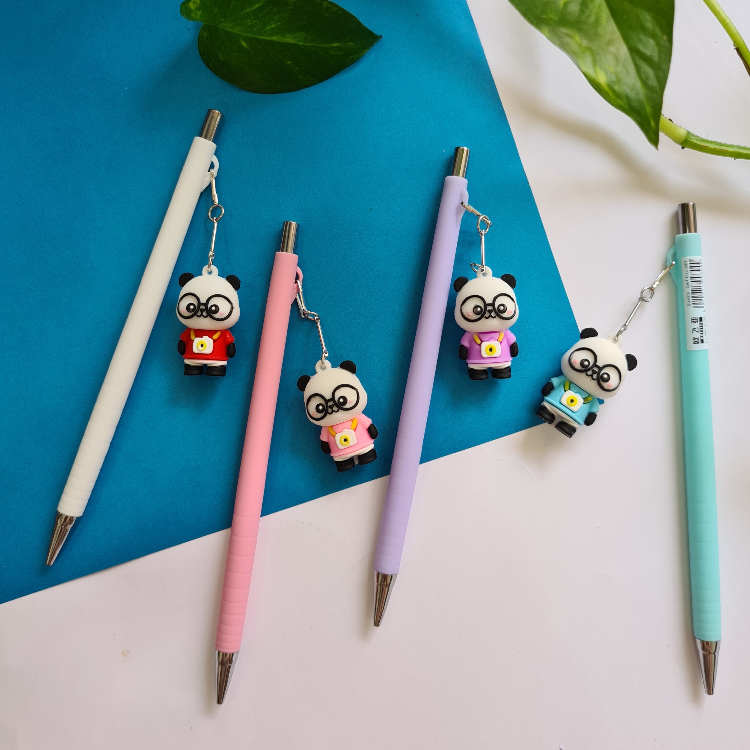 اتود آویزدار پاندا