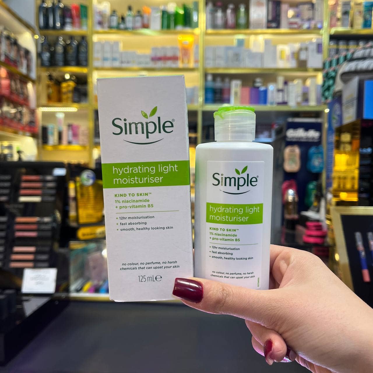 کرم آبرسان و مرطوب کننده سیمپل مدل لایت