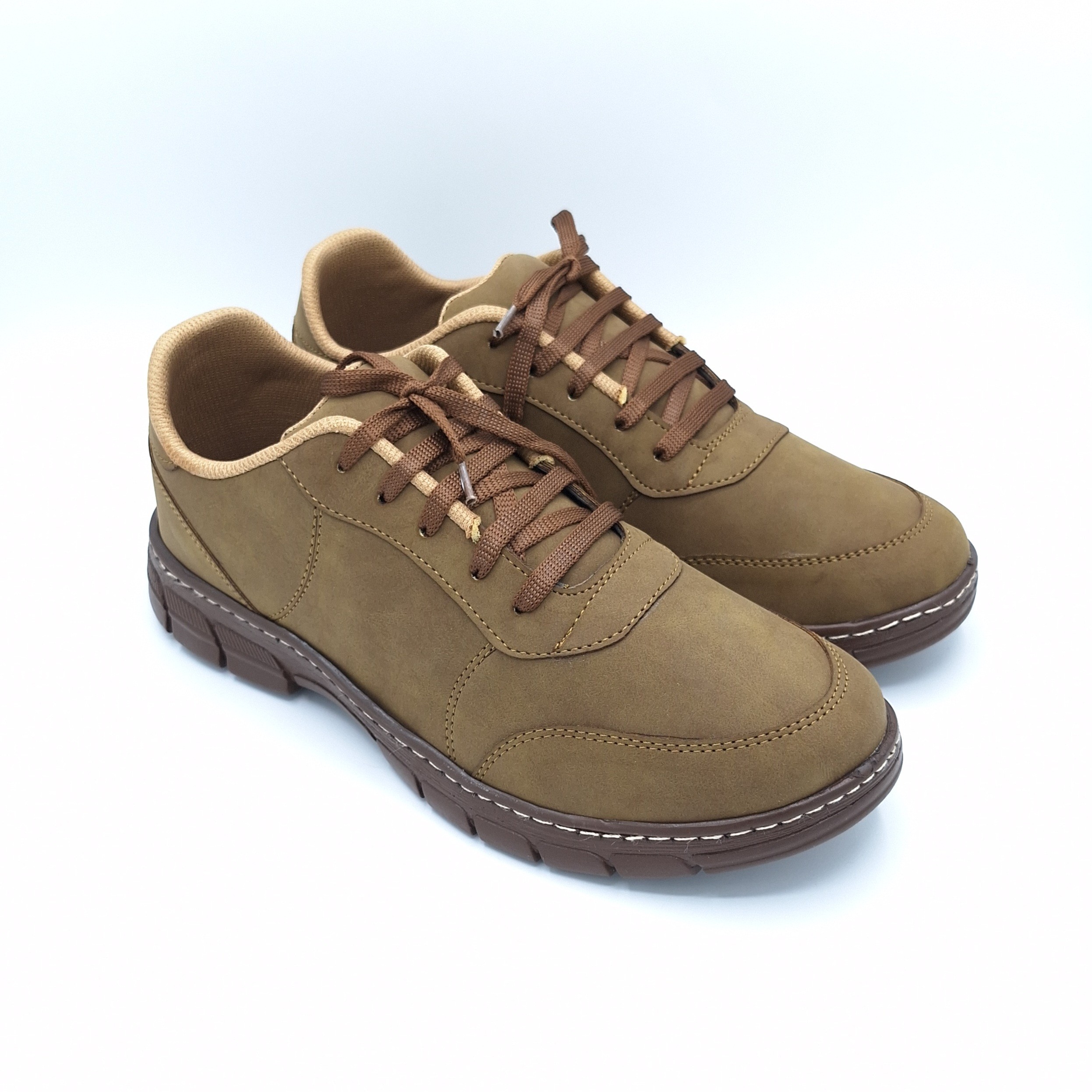 کفش دوردوخت مردانه چرم اسپرت بنددار زیره نرم و منعطف سبک شیک خیلی زیبا  دوردوزی شده به صورت کف دوخت رنگ سدری کارون 22011