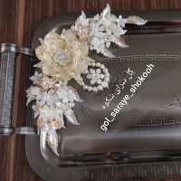 گل سینی کریستالی شقایق (مگنت)، رنگ گل نباتی-لب طلایی، ضد خط و خش، بسیار زیبا و درخشان.