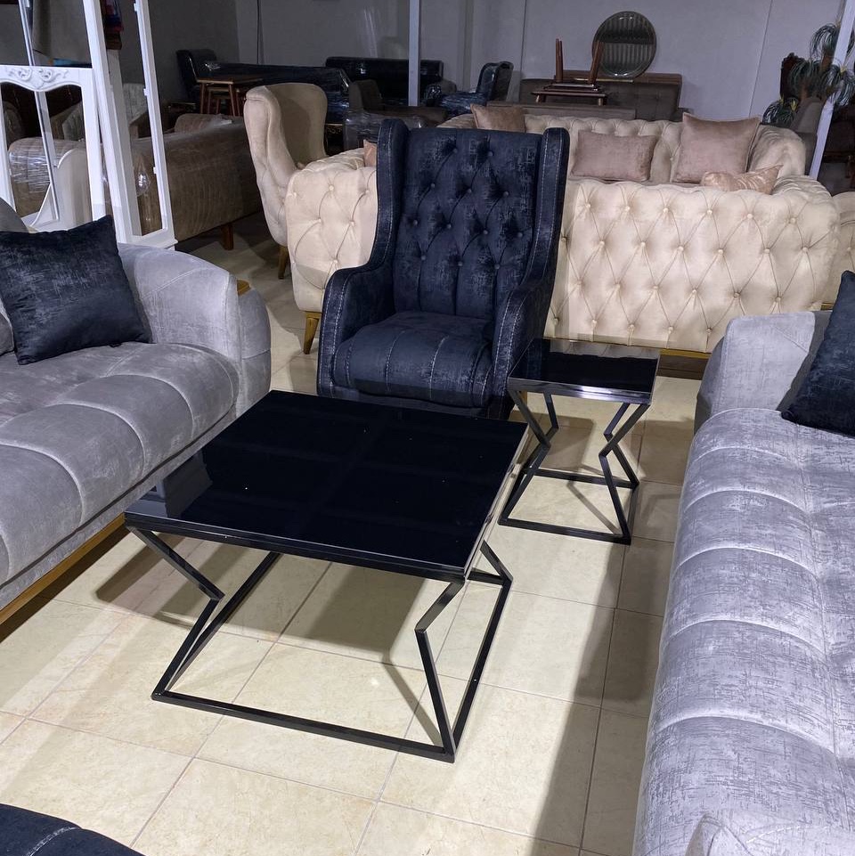 میز جلو مبلی مربع ، ارتفاع 45 ،بدنه فلزی رنگ کوره ای ،صفحه مشکی های گلاس