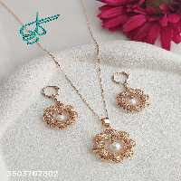 خرید نیمست زنانه مرواریدی طرح گل طلایی مارک ژوپینگ جدید و رنگ ثابت آبکاری شده ضد حساسیت کیفیت عالی همراه با زنجیر کد 1715493 - ردگل