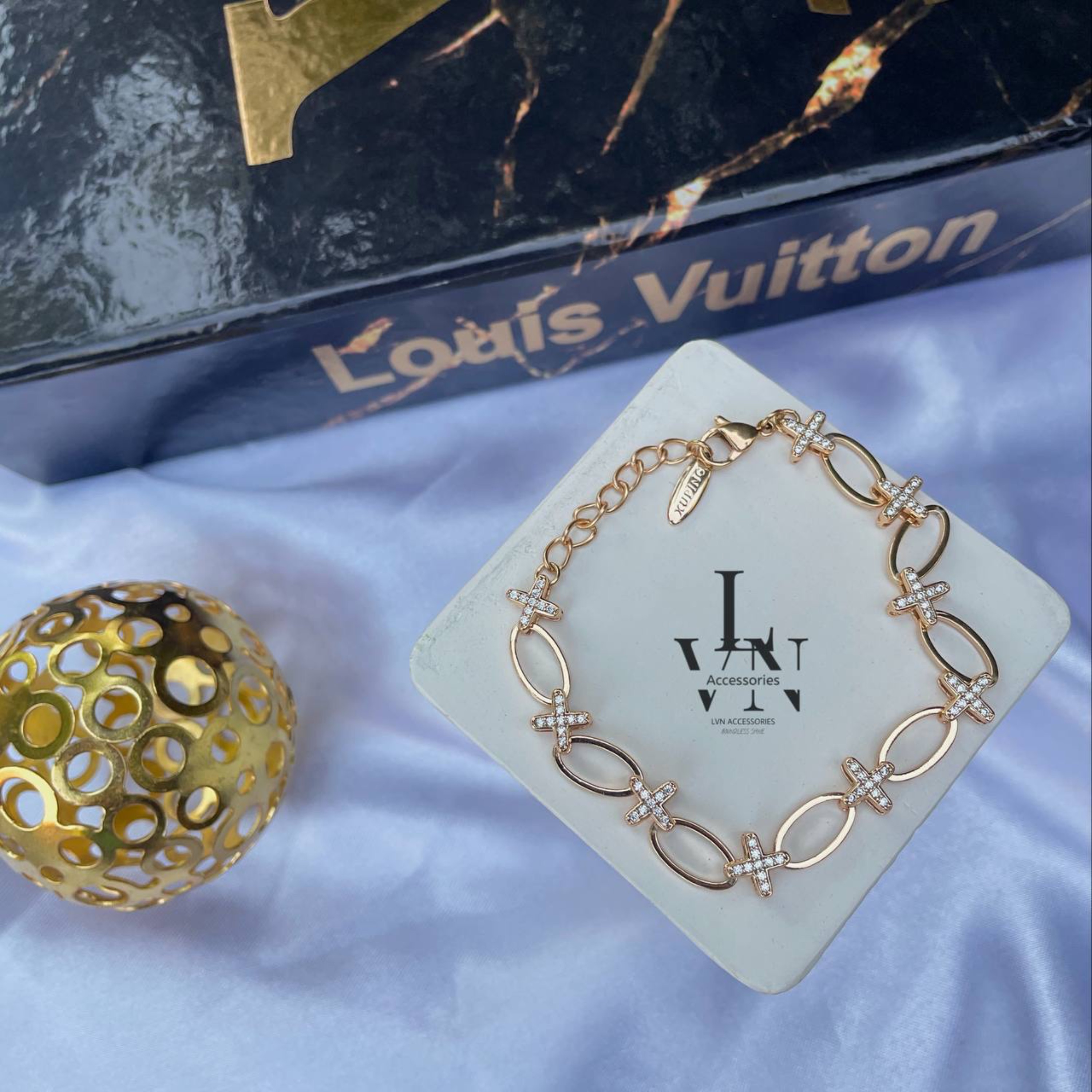 دستبند نگین دار برند ژوپینگ آبکاری طلا