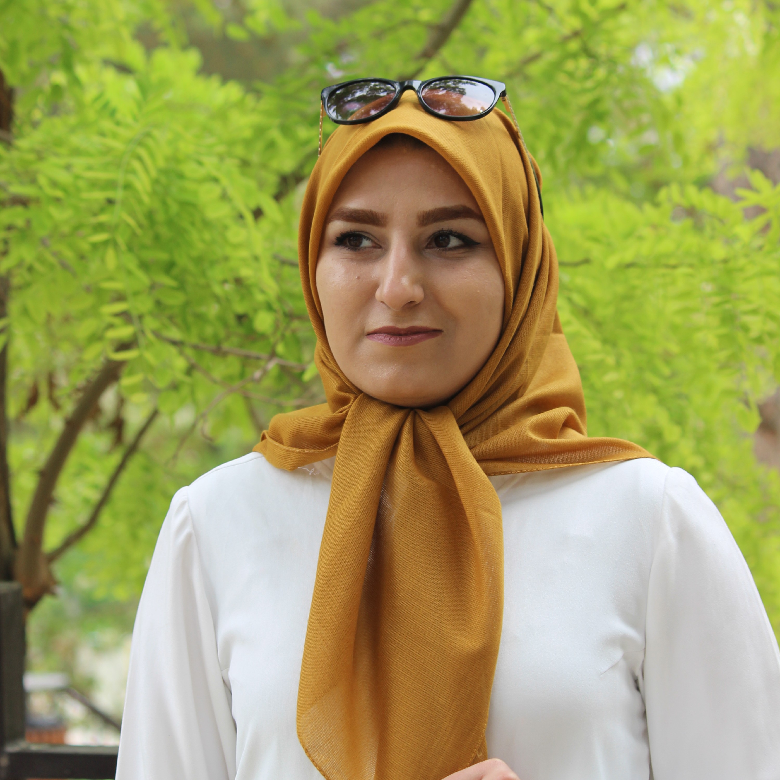 روسری نخی قواره کوچیک رنگ خردلی