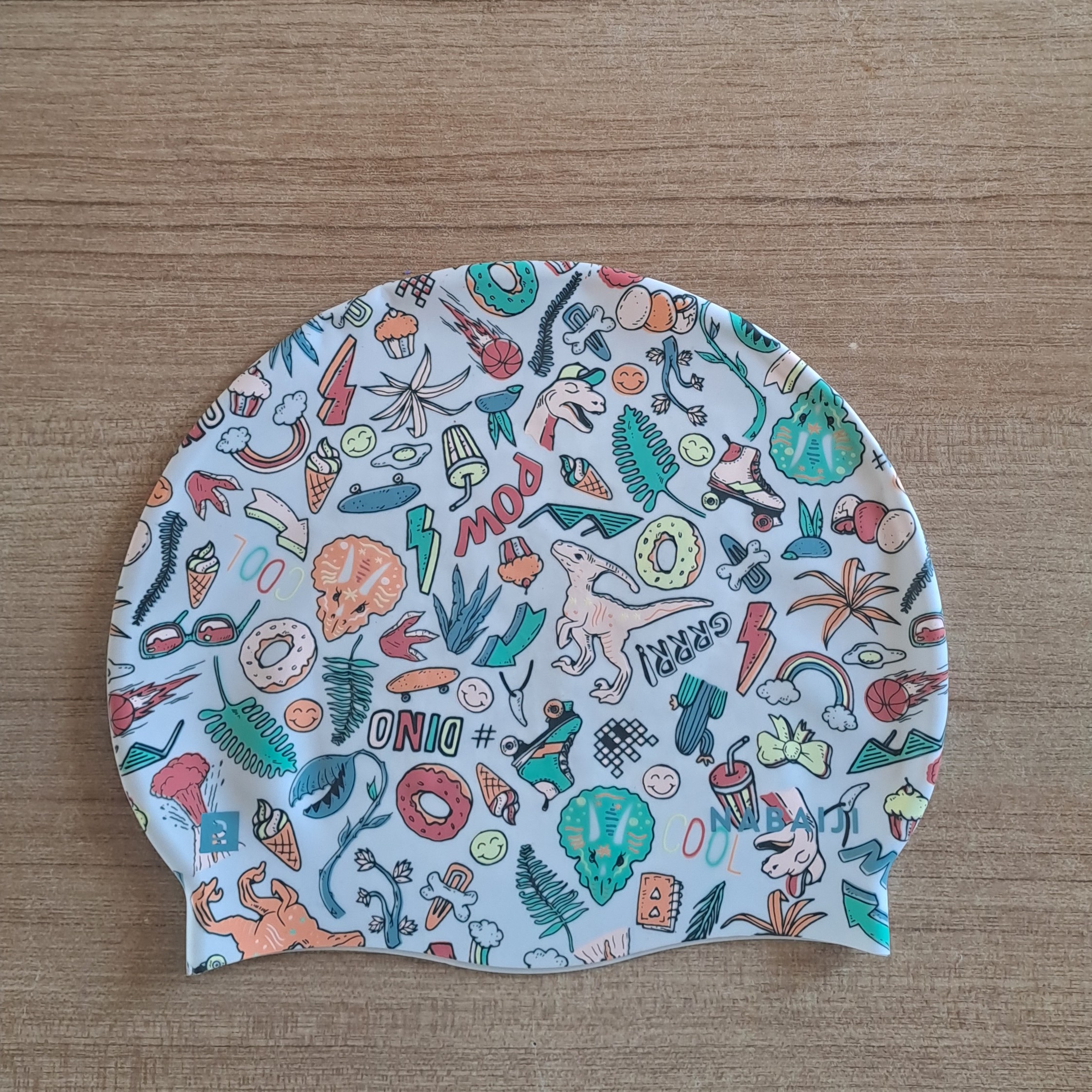 کلاه شنا  برند نابایجی  طرح دار  مناسب برای تمام سنین محصول دیکتلون فرانسه اصل