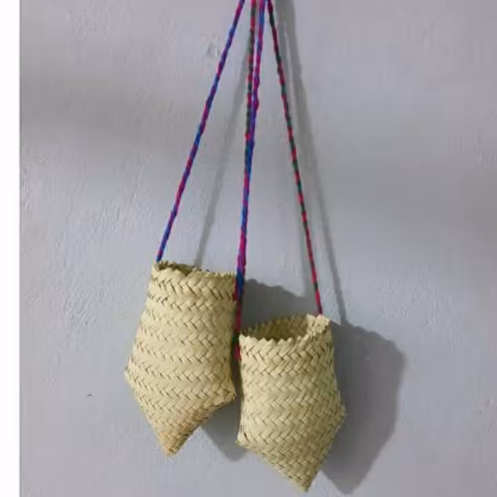 آویز حصیری 