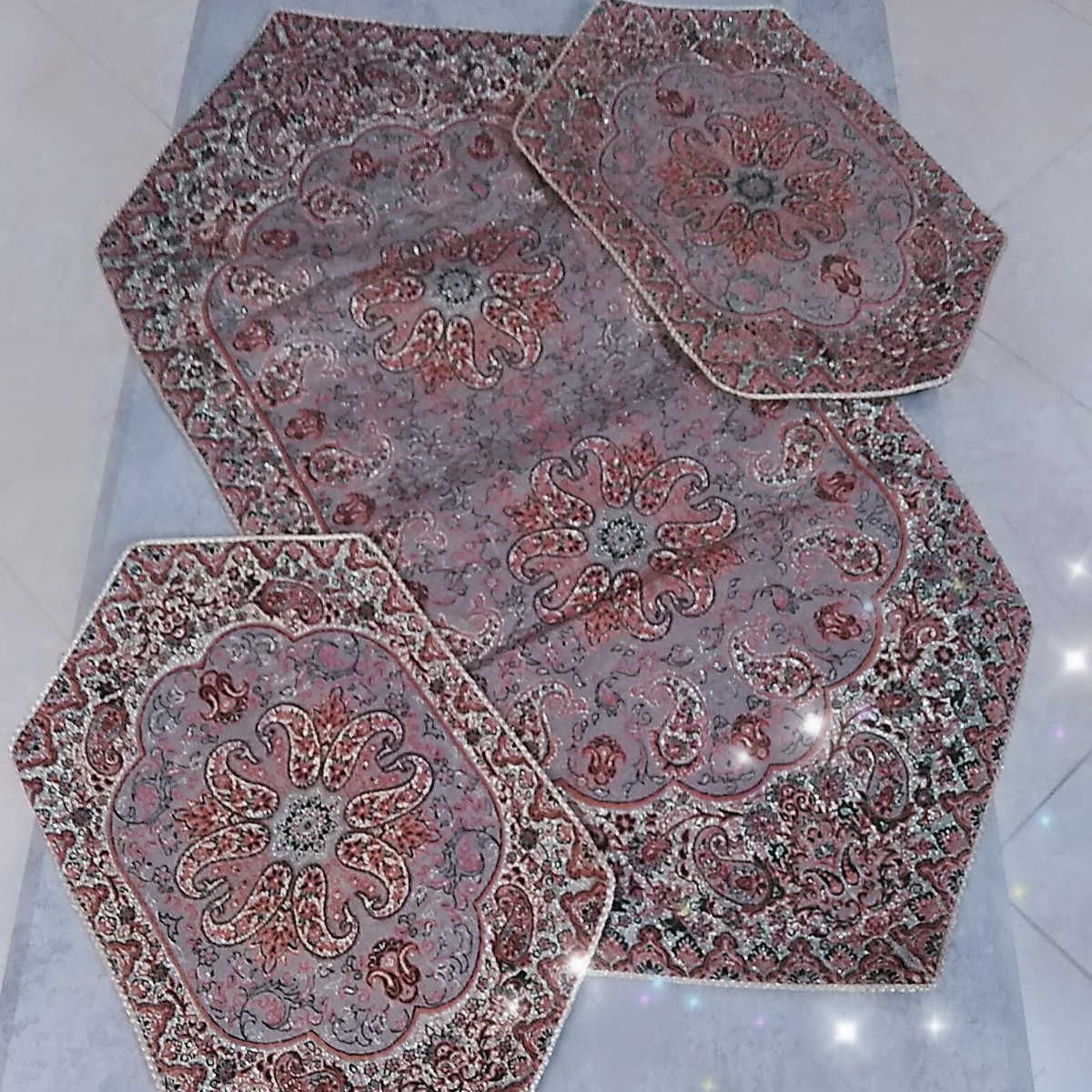 رومیزی ترمه دوزی شده سه تیکه کالباسی ( گلبهی)