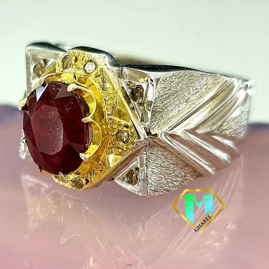 انگشتر مردانه یاقوت سرخ طبیعی رکاب نقره 925 دست ساز عیار مزین به 10 قطعه الماس طبیعی 