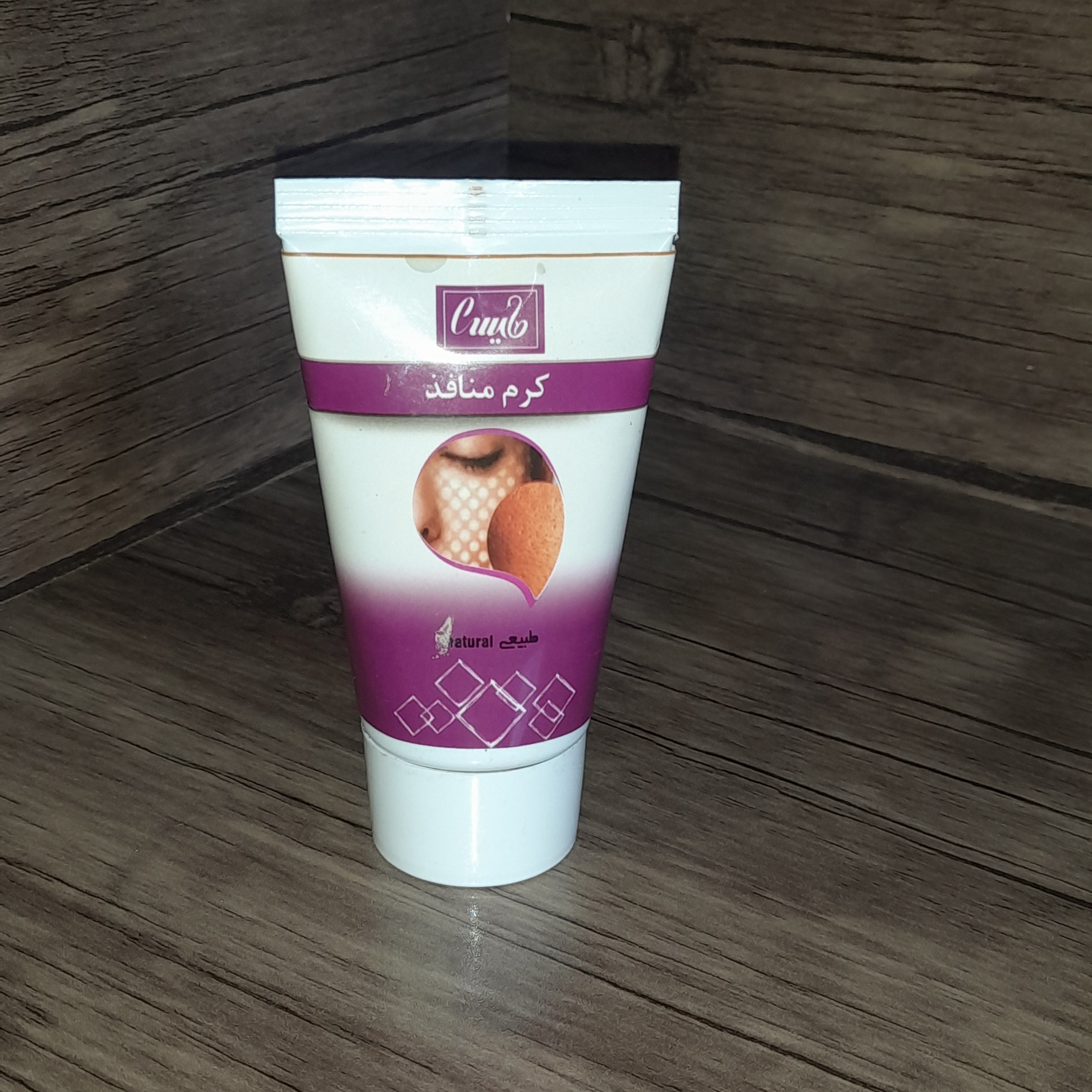 کرم منافذ کاملا طبیعی ابرسان نرم کننده جمع کننده پوست بازسازی کننده پوست 