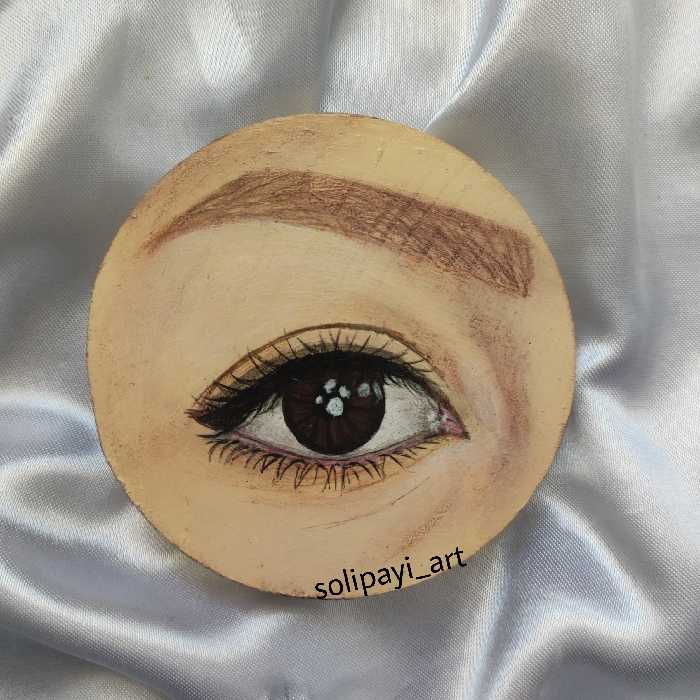 نقاشی چشم روی پلاک چوبی 