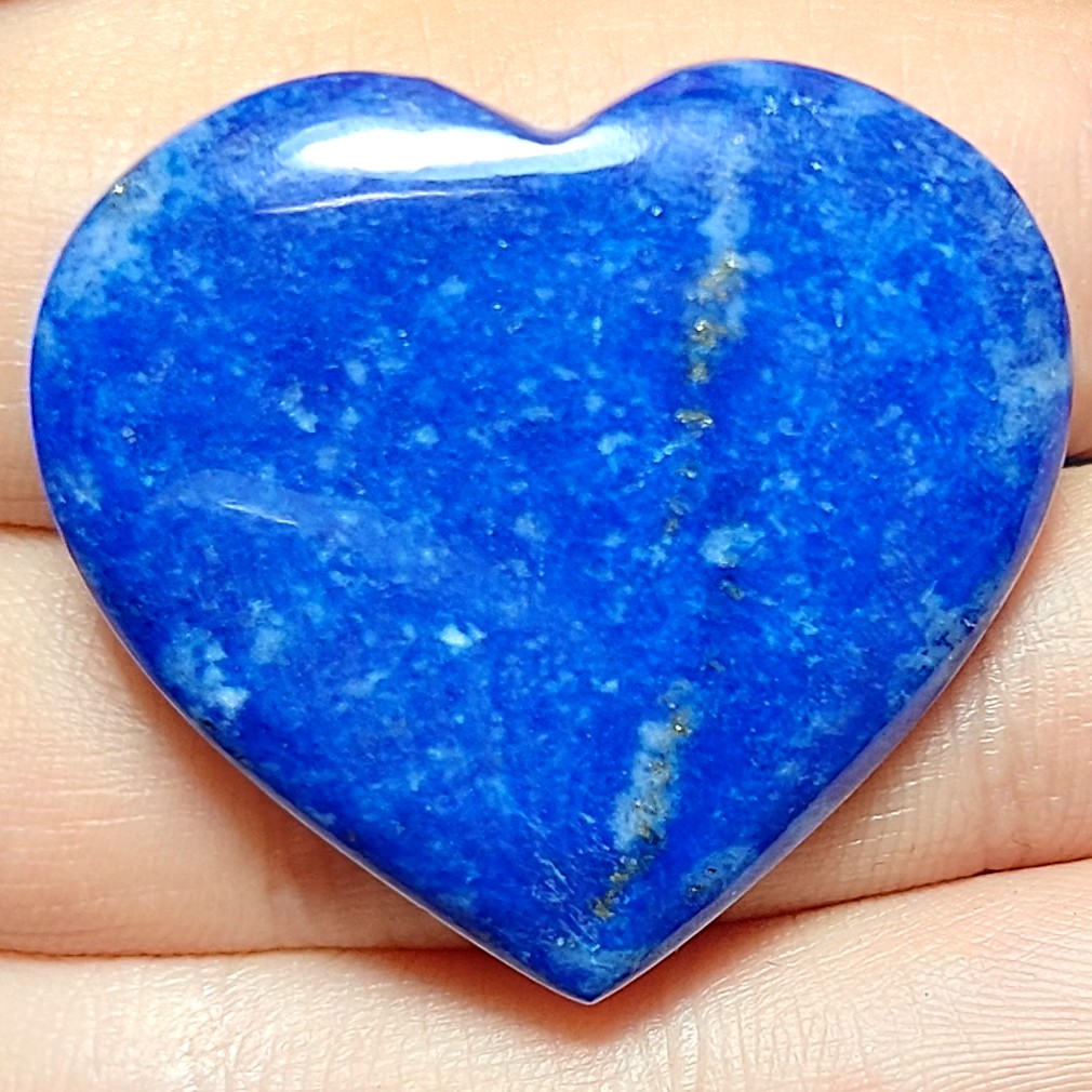 نگین لاجورد بسیار خوشرنگ و زیبا با برش قلبی شکل کدM129