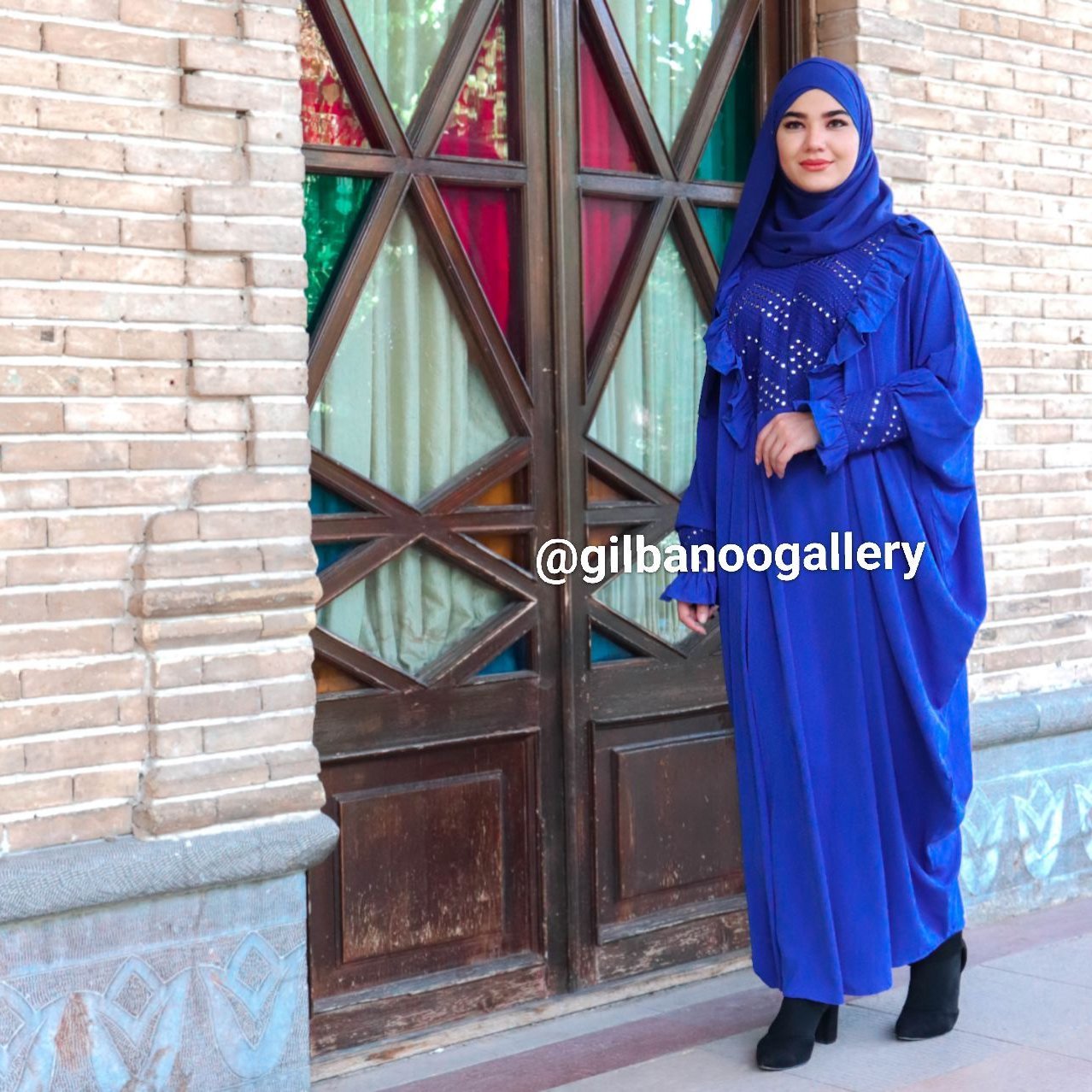 مانتو عبایی کرپ الیزه درجه یک با خرج کار سوزندوزی آینه