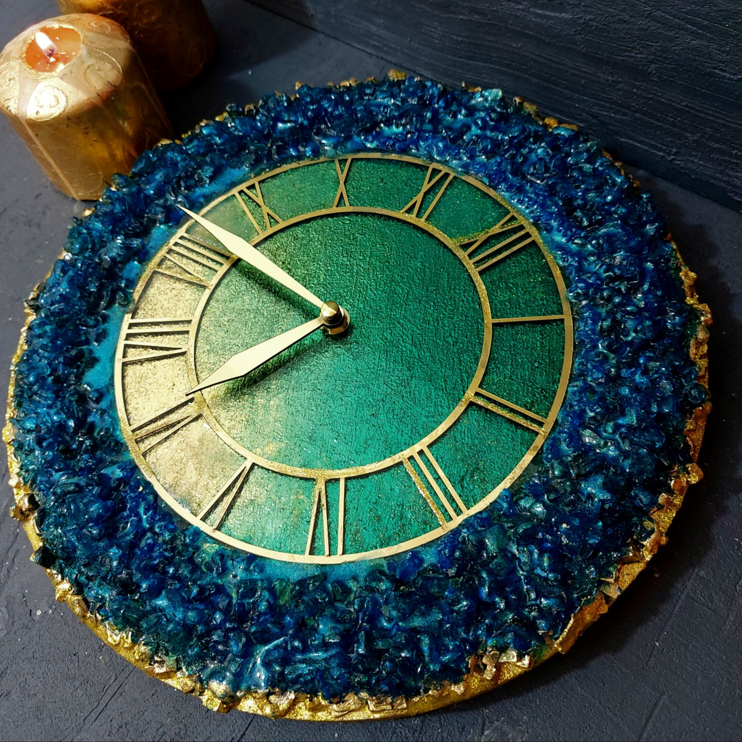 ساعت دیواری رزینی طرح  مدل کریستالی و ورق طلا قطر 30 سانت