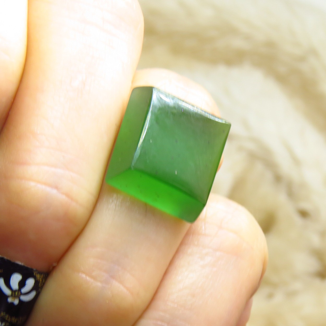 سنگ  سرپانتین طبیعی و معدنی ، سبز رنگ با تراش چهارگوش  کد 1102