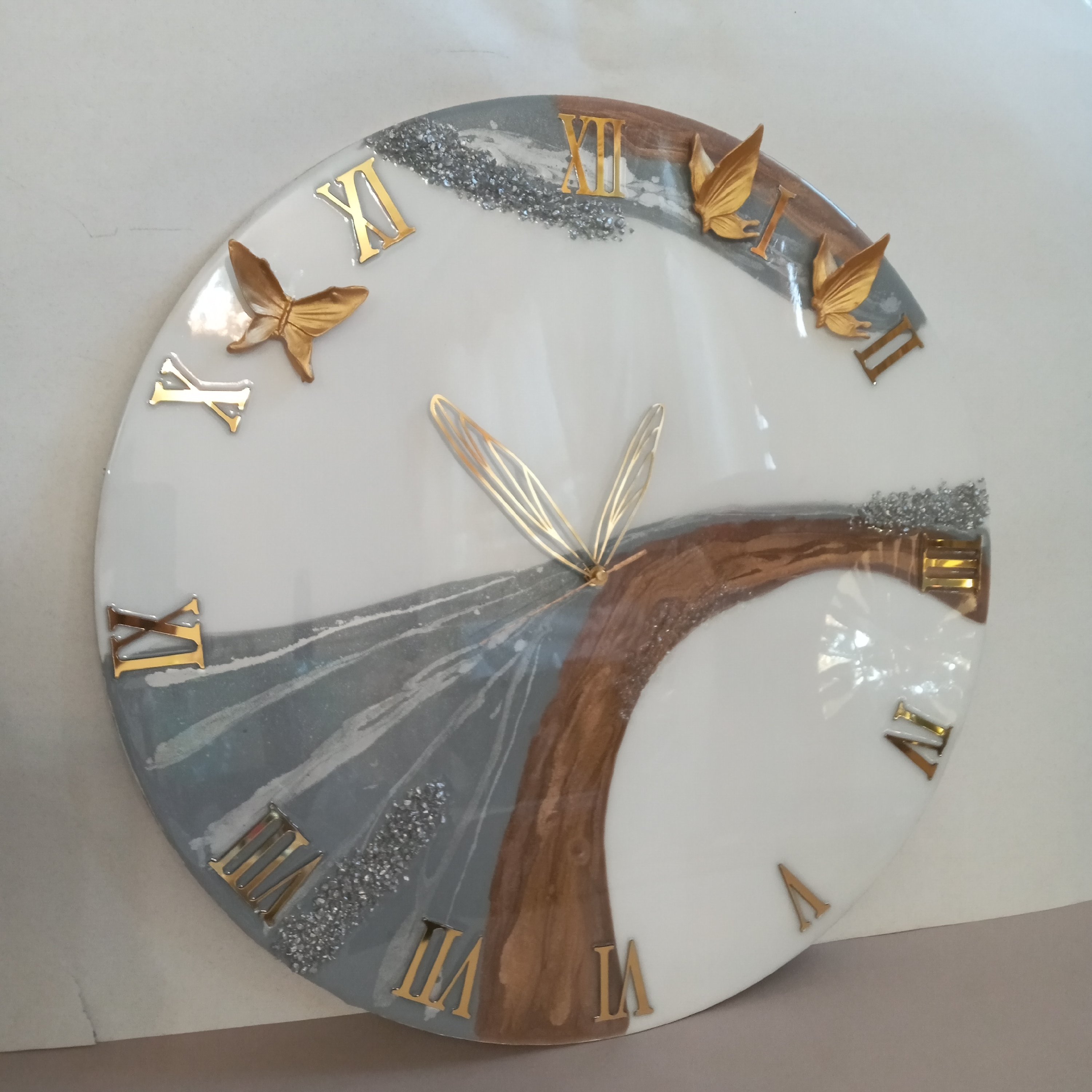 ساعت پروانه ای