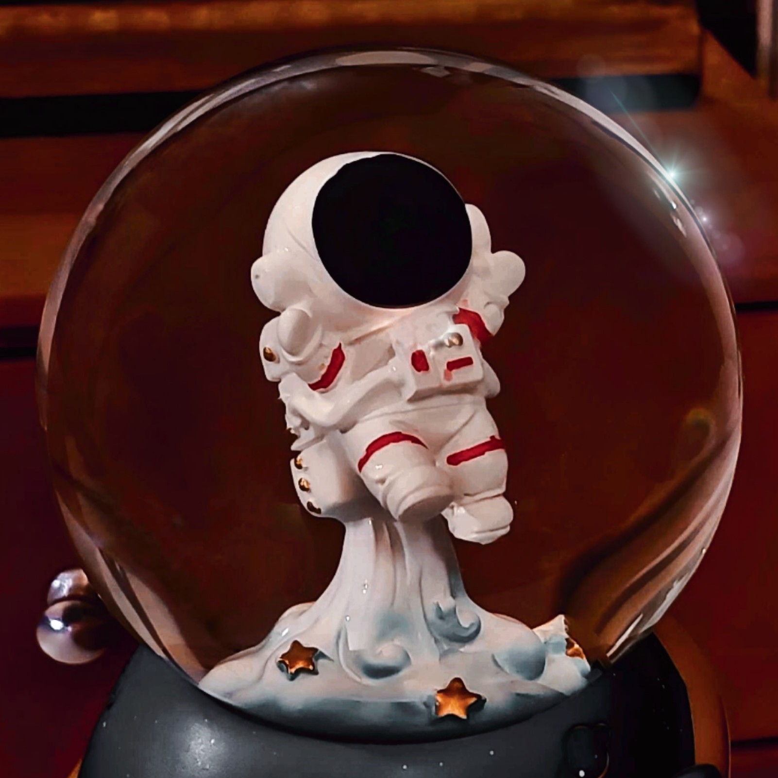 گوی موزیکال پمپی وارداتی طرح فضا نورد قطر 8سانت باتری خور 