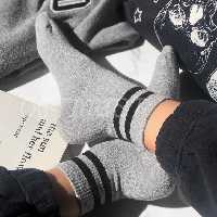 جوراب دوخط مشکی زمینه طوسی نیم ساق نخ پنبه