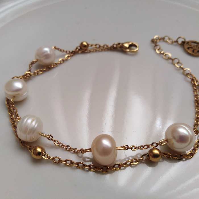 دستبند مروارید دولاین، ترکیبی از مروارید پرورشی ومتریال استیل، کاری شیک، رنگ ثابت و باکیفیت عالی 