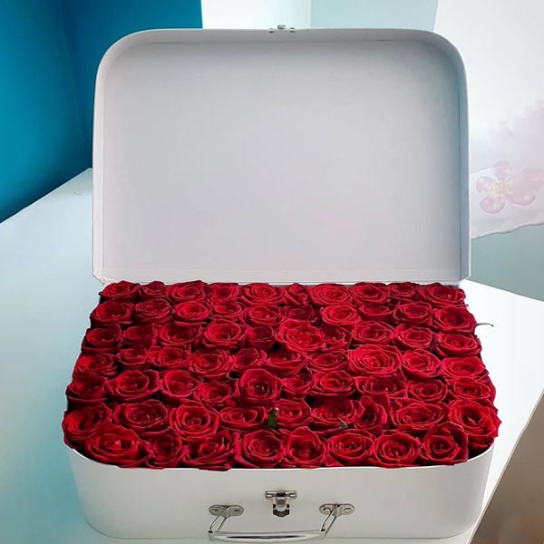 باکس گل چمدانی رز