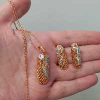 نیم ست استیل زنانه ژوپینگ طرح ابریشم، شامل زنجیرو پلاک و یک جفت گوشواره