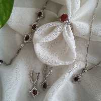 سرویس تمام نقره 925با روکش رادیوم و نگین عقیق یمنی