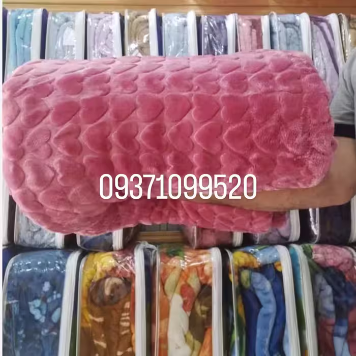 پتو نرمینه دونفره مدل نگین بسیار لطیف و براق طرح برجسته قلب ساکدار اورجینال رنگ پوست پیازی