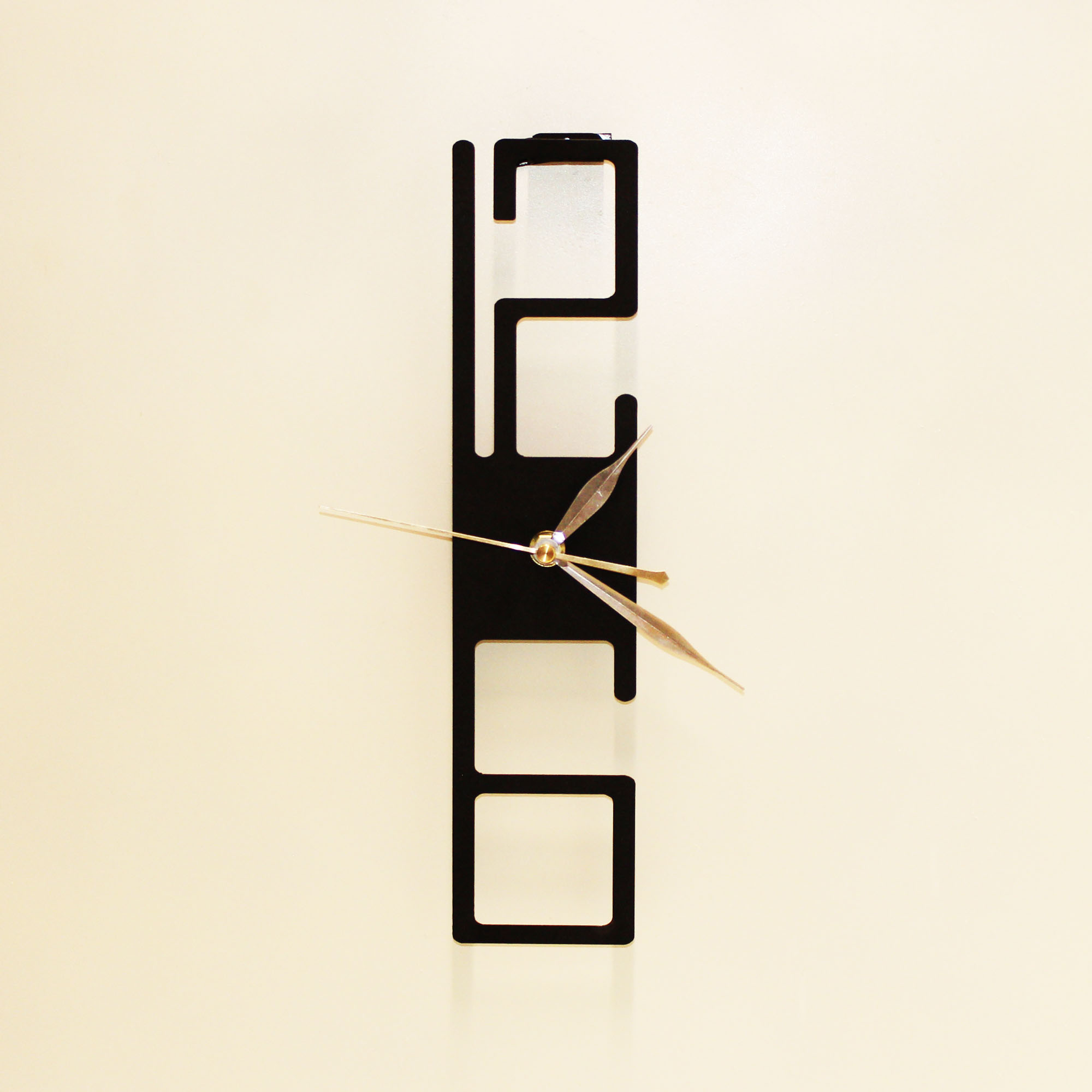 ساعت دیواری مدل 612 کد VN206