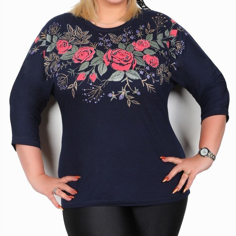 بلوز مجلسی سایزبزرگ نگین دار آستین کیمونو

ویسکوز پنبه درجه یک با لطافت بسیار شیک و مجلسی

فری سایز کشی مناسب  44 تا 56