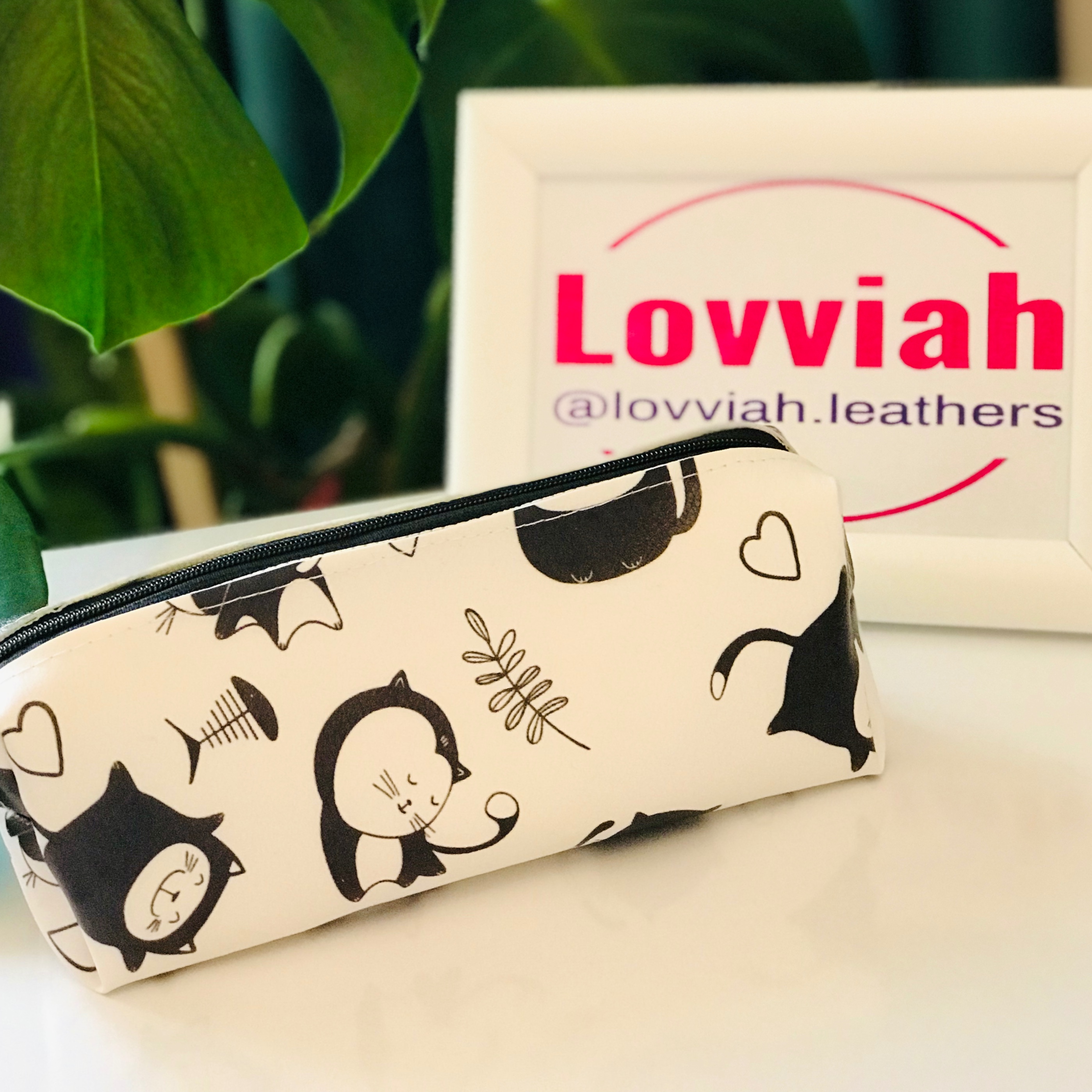 جامدادی سفید مشکی گربه